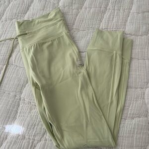 Vuori Daily Leggings (Yellow)